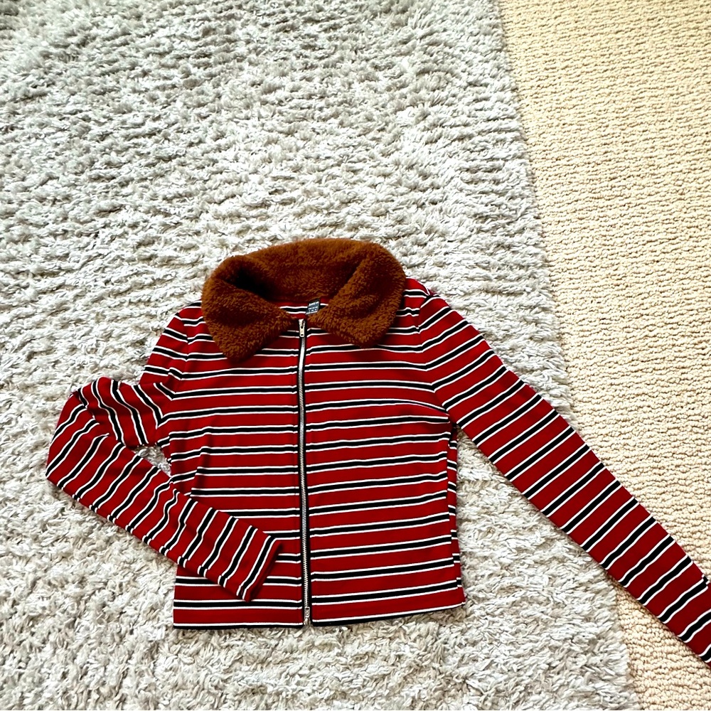 Womens Small Striped Print Zip Up T-Shirt red black white